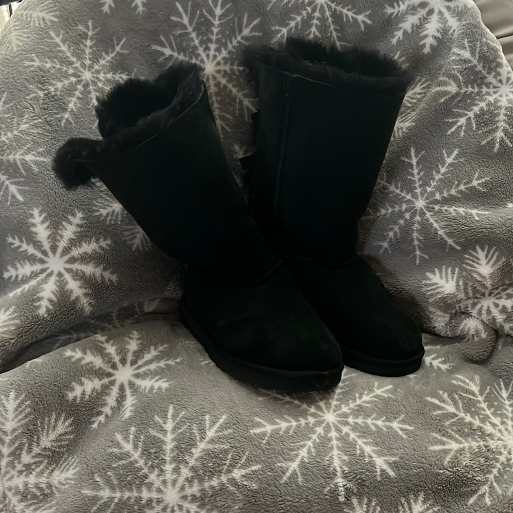 UGG Bailey Bows size 5